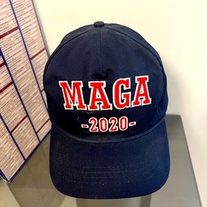 New MAKE AMERICA GREAT AGAIN Official Trump Califame MAGA VARSITY 2020 Hat RARe